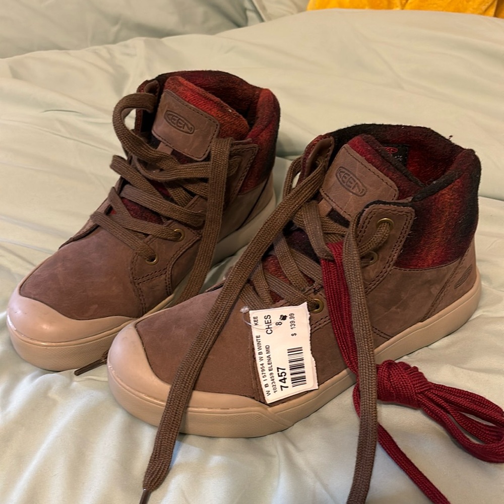 Keen Elena mid boot size 8